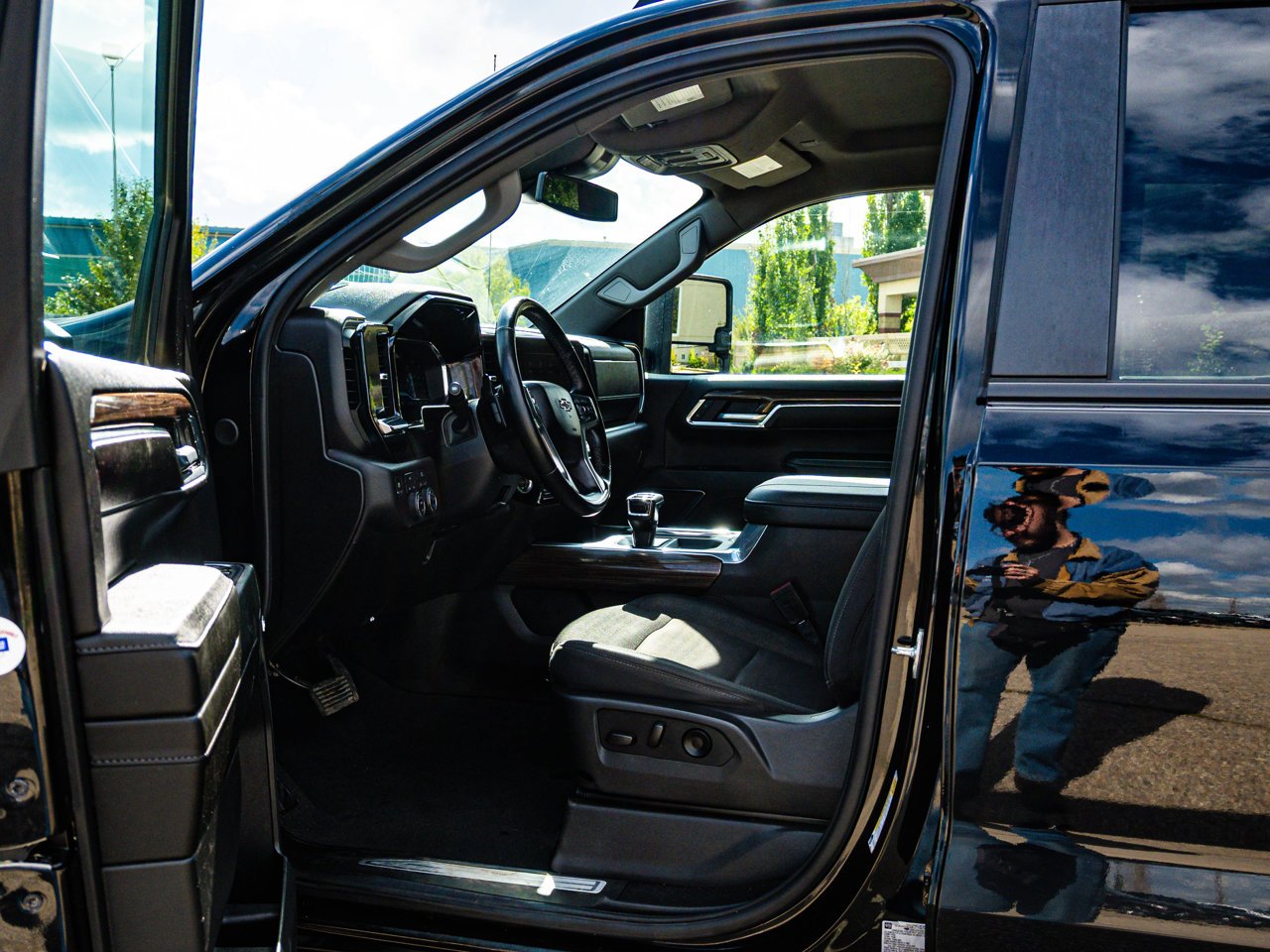 2024 Chevrolet Silverado 1500 4WD Crew Cab 147 RST Black Sherwood Park - photo #16