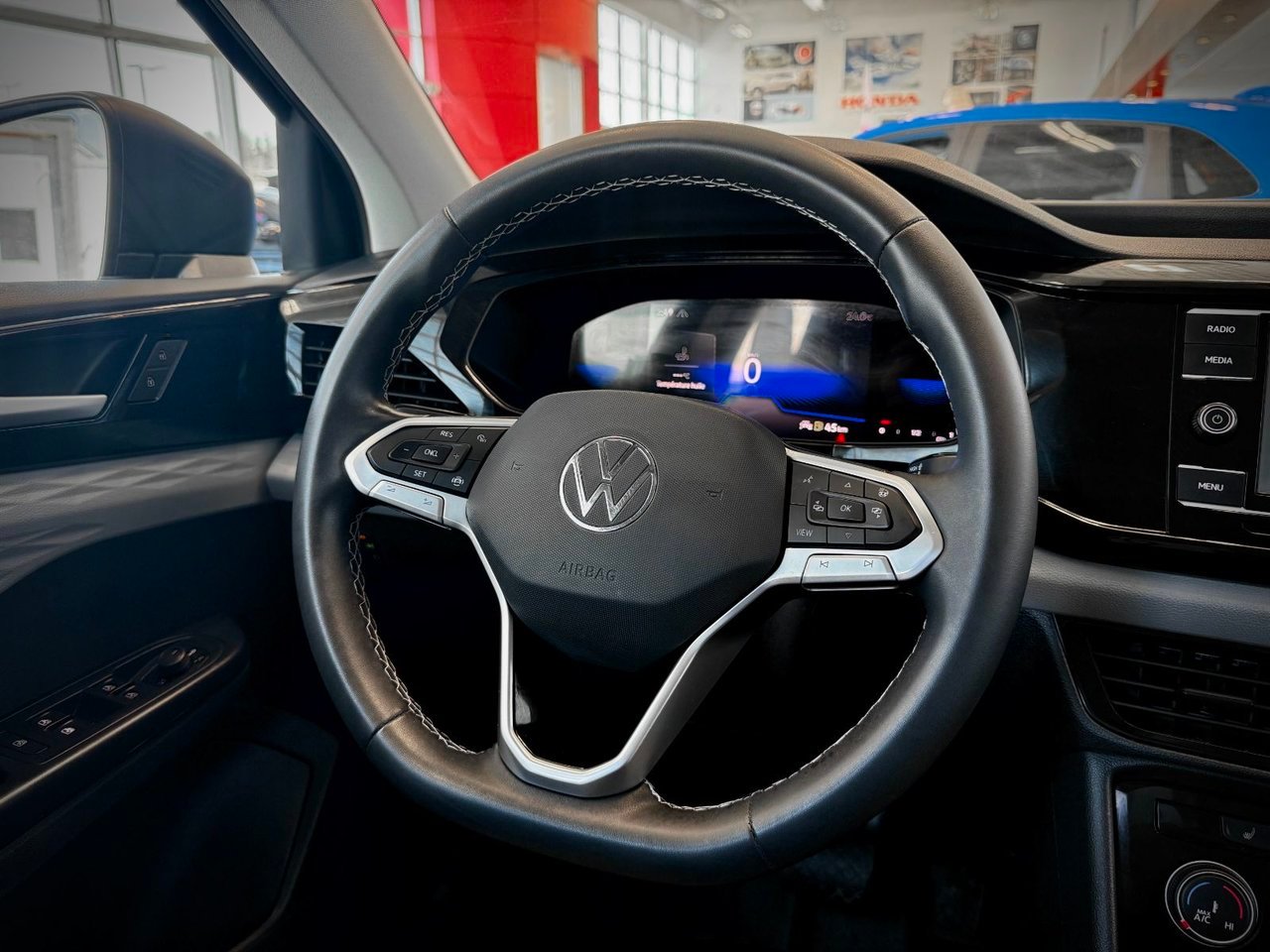 2024 Volkswagen Taos Black Notre-Dame-des-Prairies - photo #23