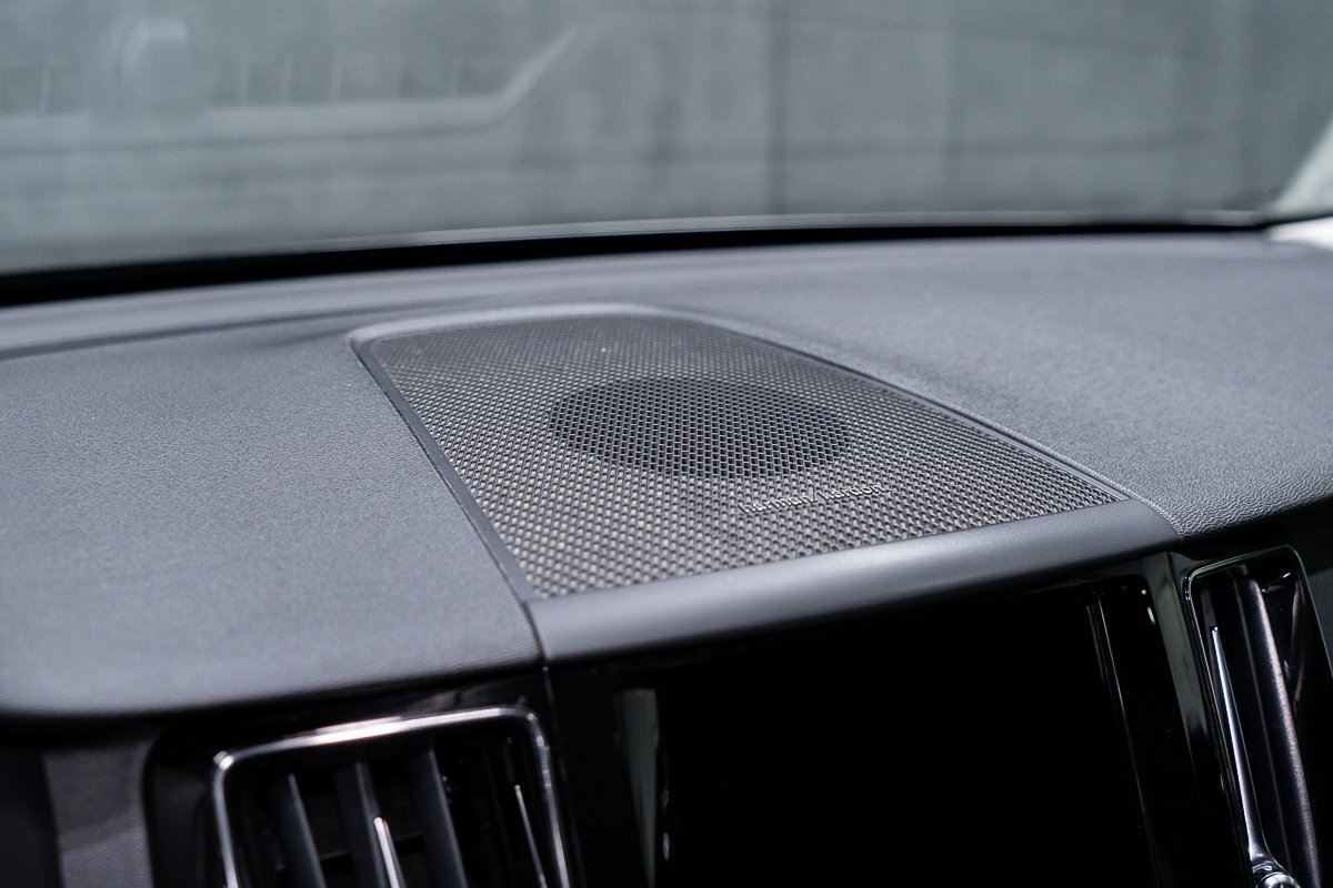 2022 Volvo XC60 B6 MOMENTUM PREMIUM CLIMAT HARMAN KARDON Grey Montreal - photo #11