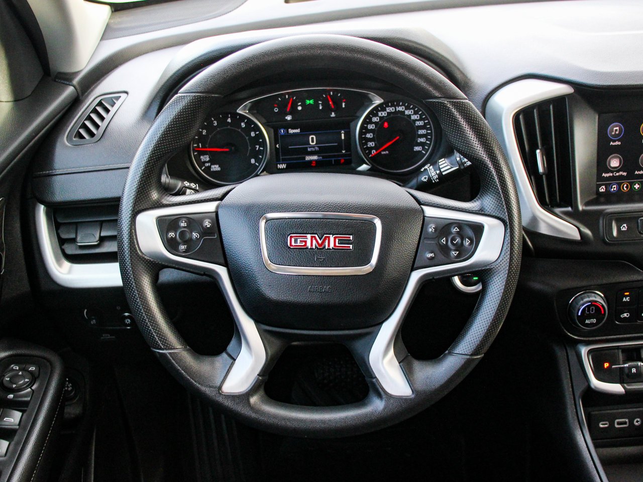 2024 GMC Terrain AWD 4dr SLE White Sherwood Park - photo #17
