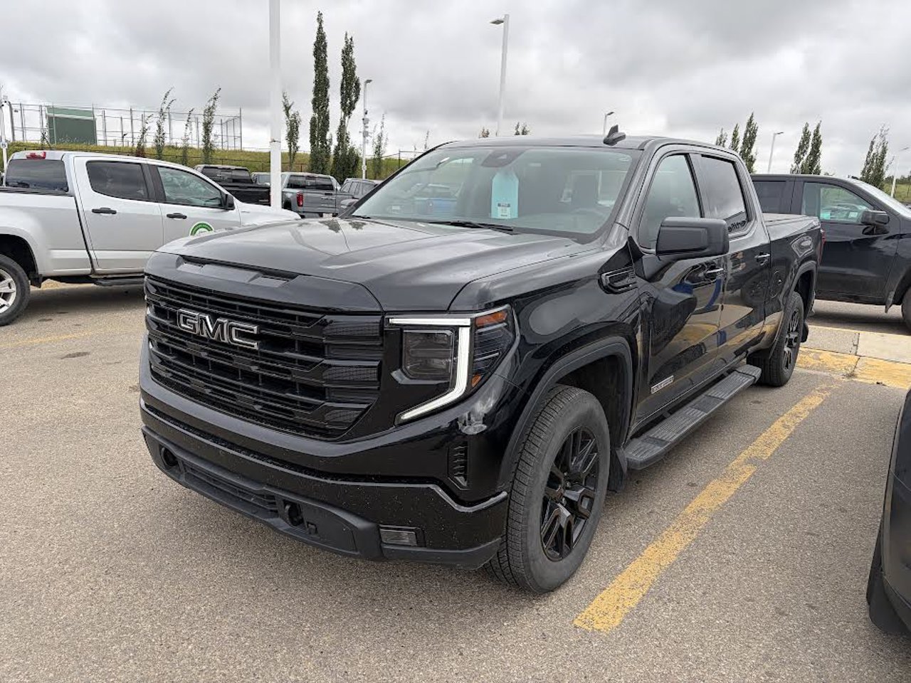 2024 GMC Sierra 1500 4WD Crew Cab 147 Elevation Black Sherwood Park - photo #2