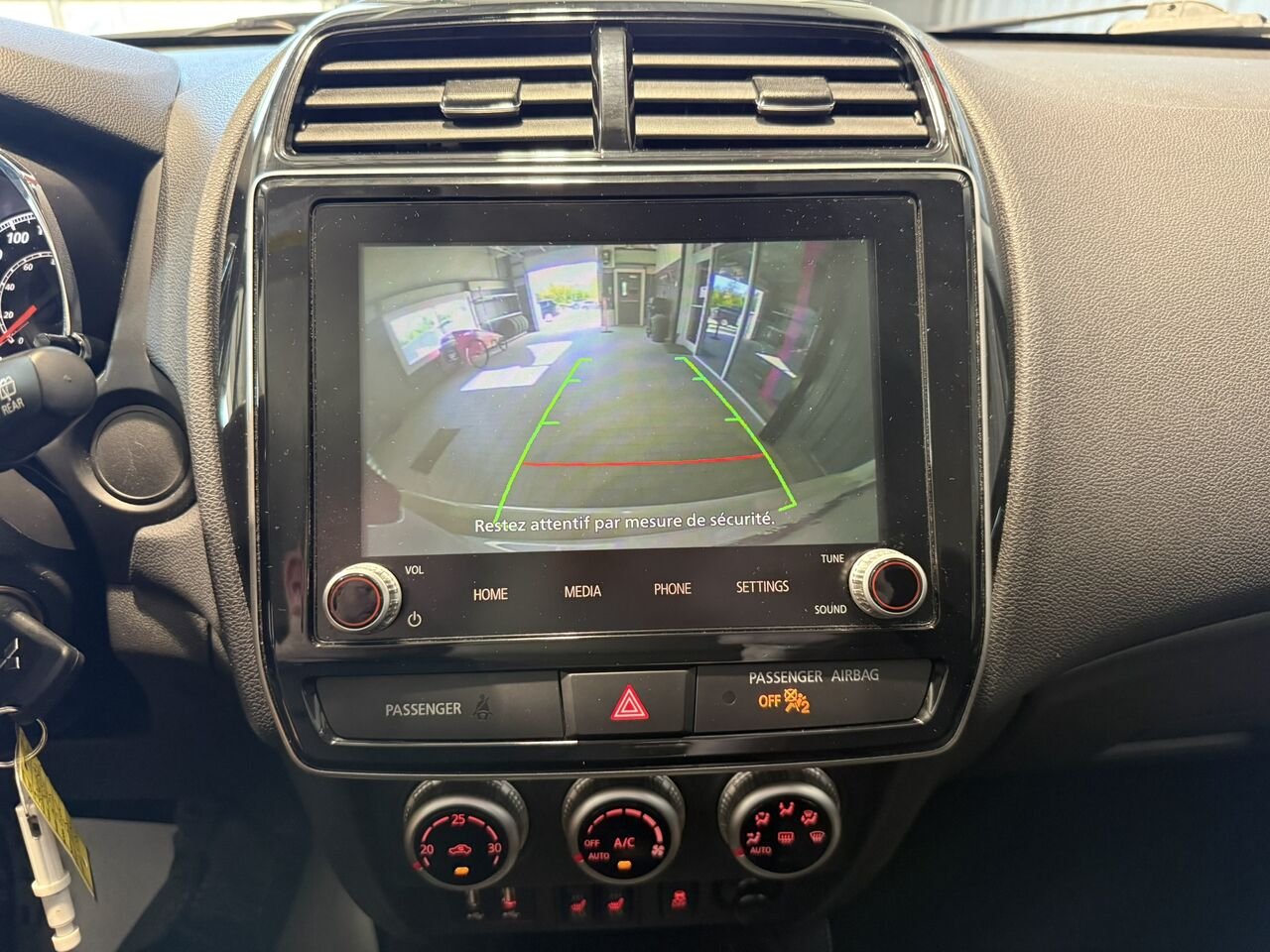 2024 Mitsubishi RVR White Rouyn-Noranda - photo #10