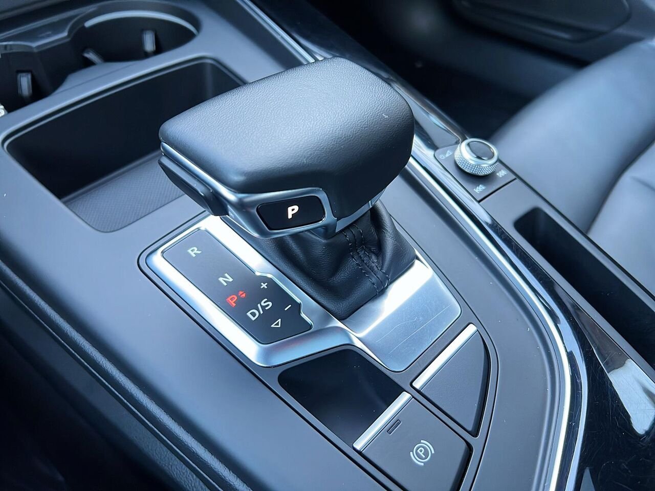 2024 Audi berline A4 Black Québec - photo #14