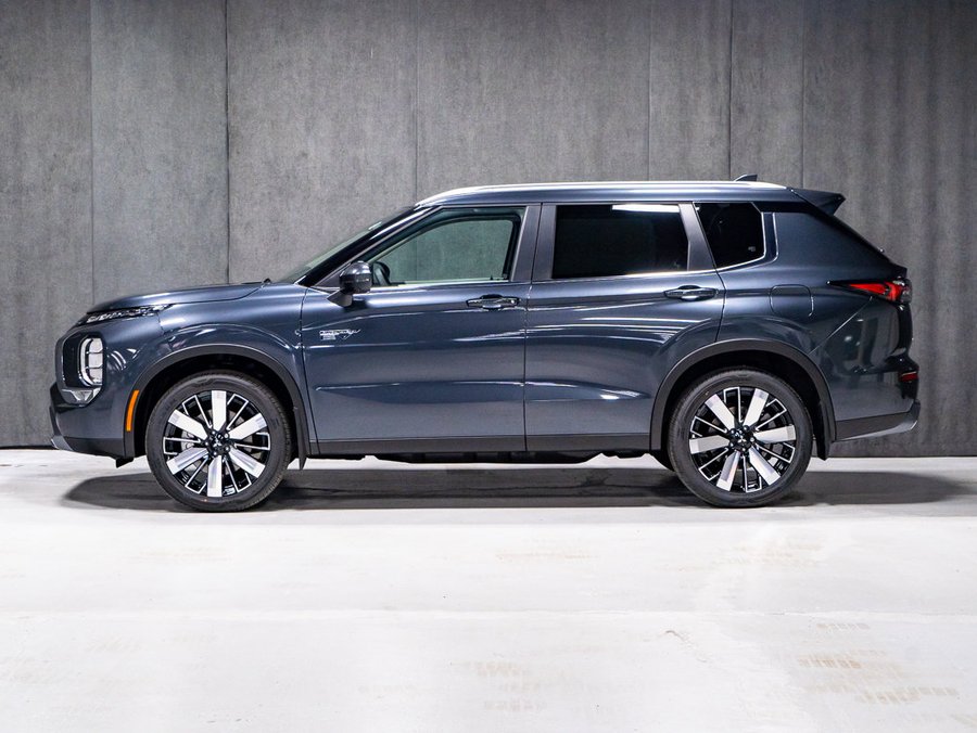 2026 Mitsubishi Outlander Plug-In Hybrid SEL Moonstone Grey Premium Finish
