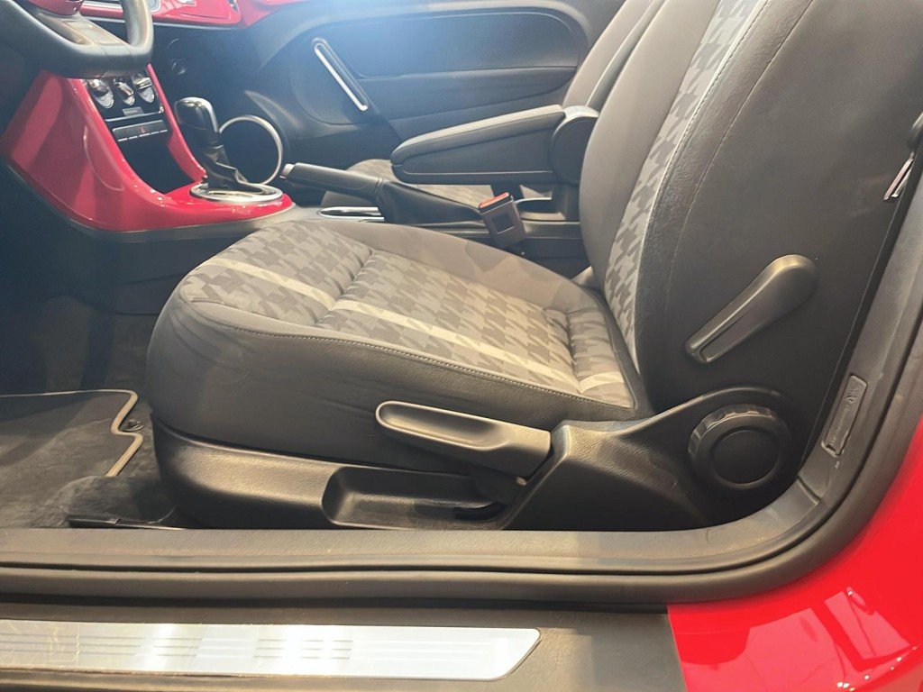 Volkswagen BEETLE 2018 Rouge Mont-Laurier - photo #9