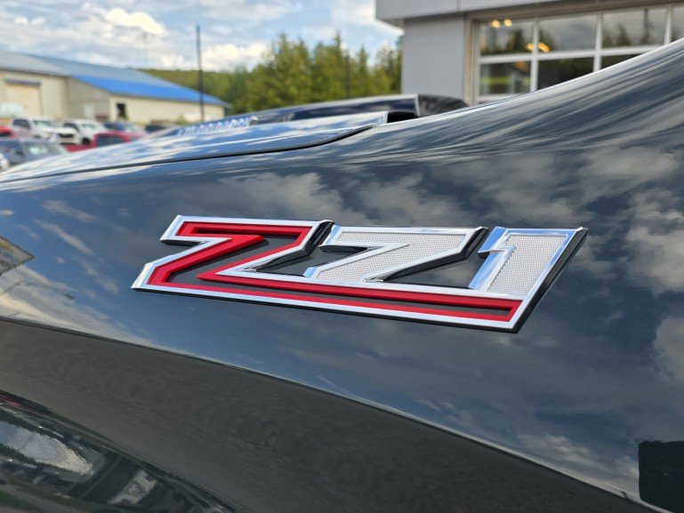 2025 Chevrolet Silverado 1500 Custom TrailBoss Z71 Green Mont-Laurier - photo #15