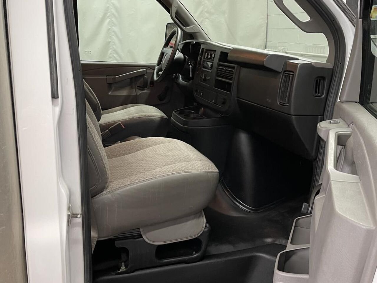 2019 GMC SAVANA FOURGONNETTE TRONQUÉE COMMERCIAL cube 14 pieds White Rivière-du-Loup - photo #13