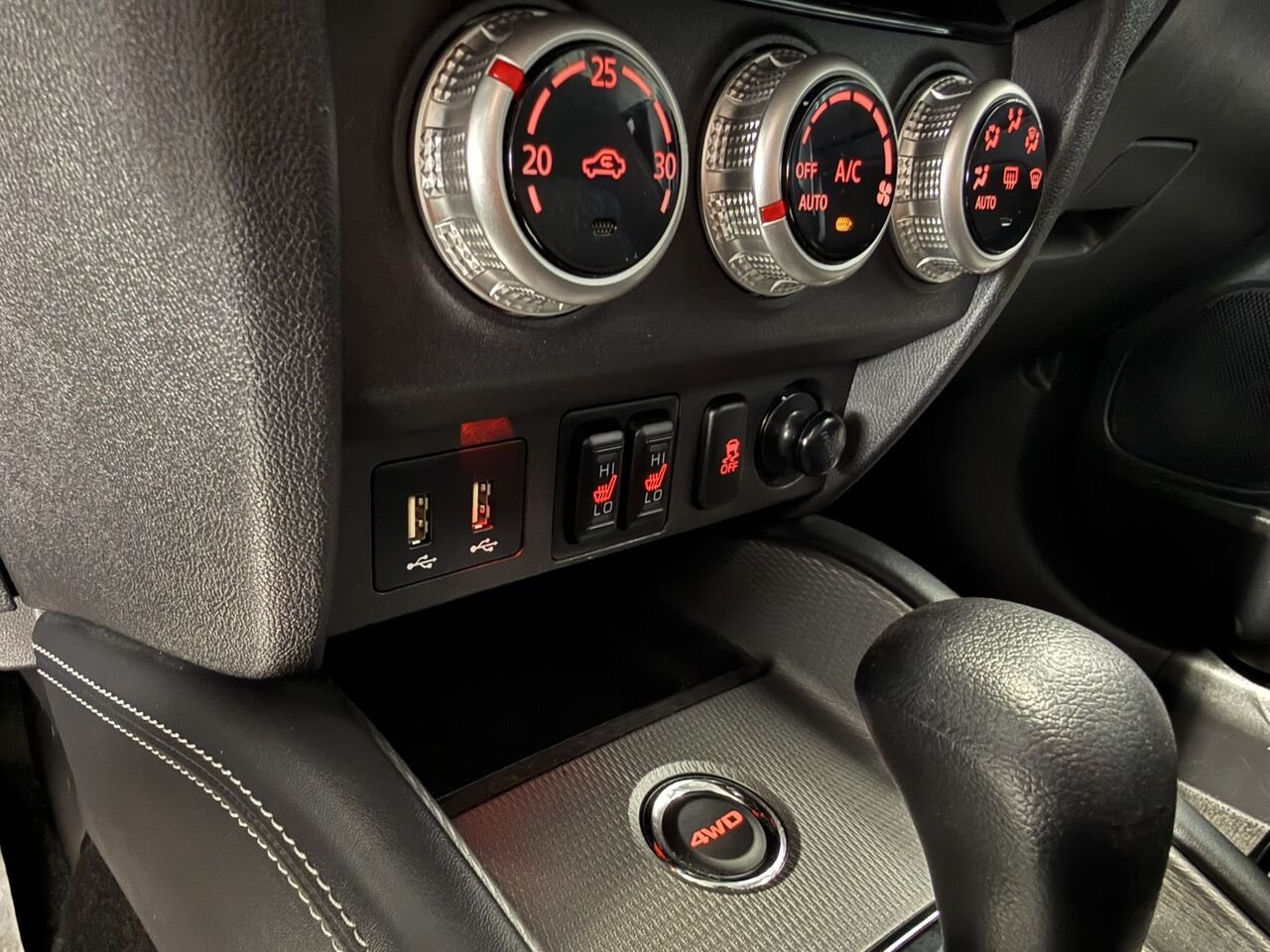 2023 Mitsubishi RVR White Mont-Laurier - photo #8
