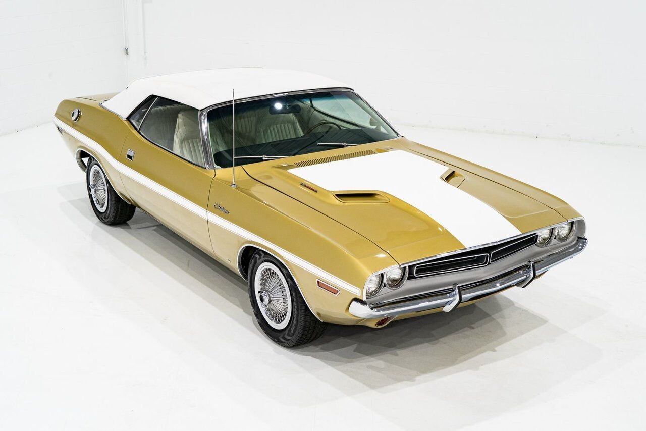 1971 Dodge Challenger *PRIX EN USD* Convertible Fully restored to desirable specifications Gold Montreal - photo #38
