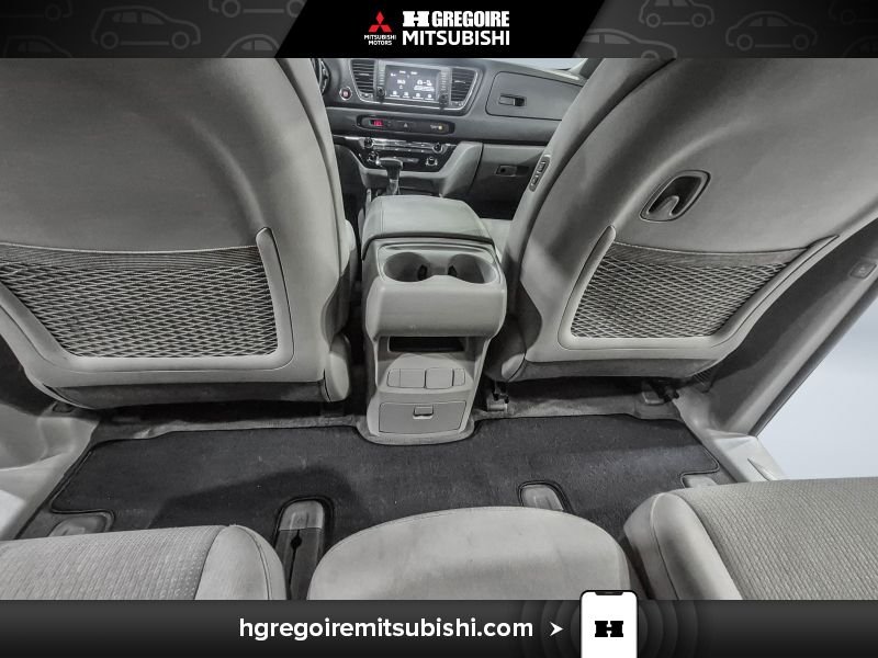2017 Kia Sedona Grey Blainville - photo #27