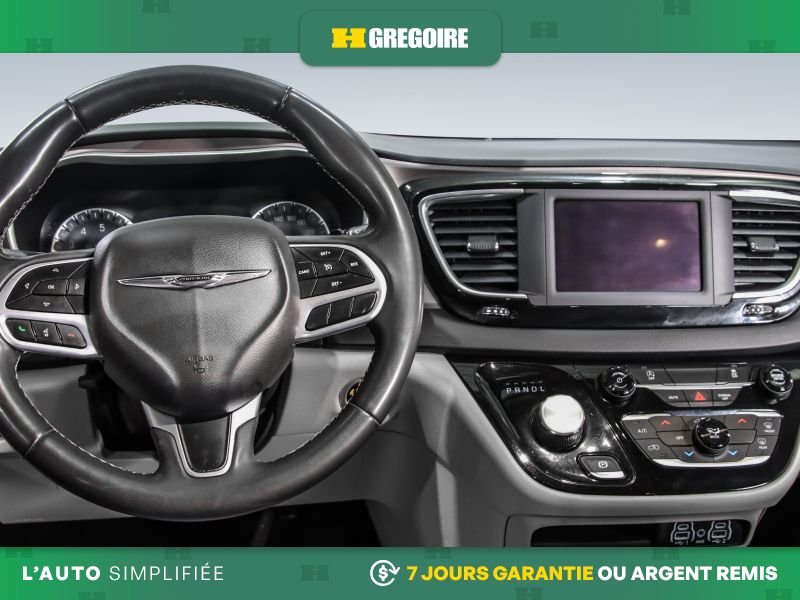2022 Chrysler Grand Caravan Black Blainville - photo #15