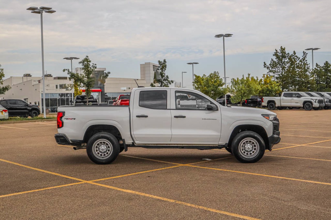 2024 Chevrolet Colorado 4WD Crew Cab WT White Sherwood Park - photo #9