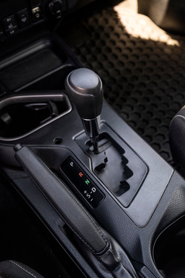 2018 Toyota RAV4 Grey Gatineau - photo #17