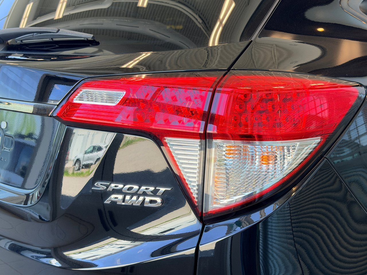 2021 Honda HR-V Black Notre-Dame-des-Prairies - photo #10