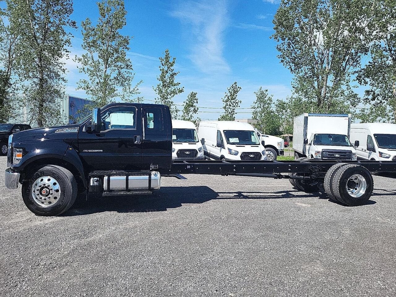 2027 Ford Super Duty F-750 Straight Frame Agate Black Saint-Jérôme - photo #2