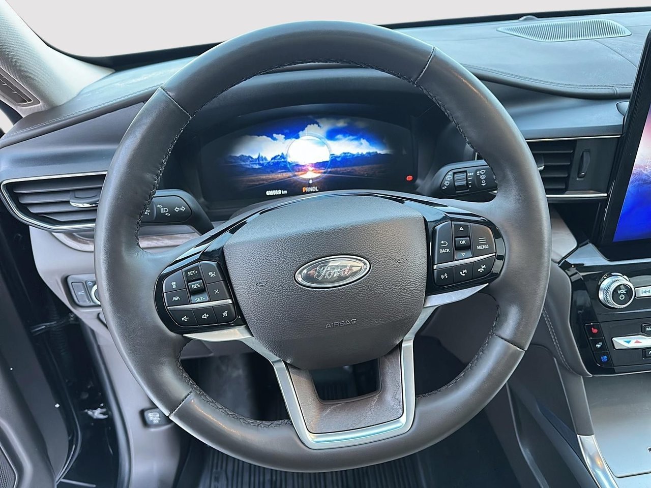 2023 Ford Explorer Black Rouyn-Noranda - photo #8