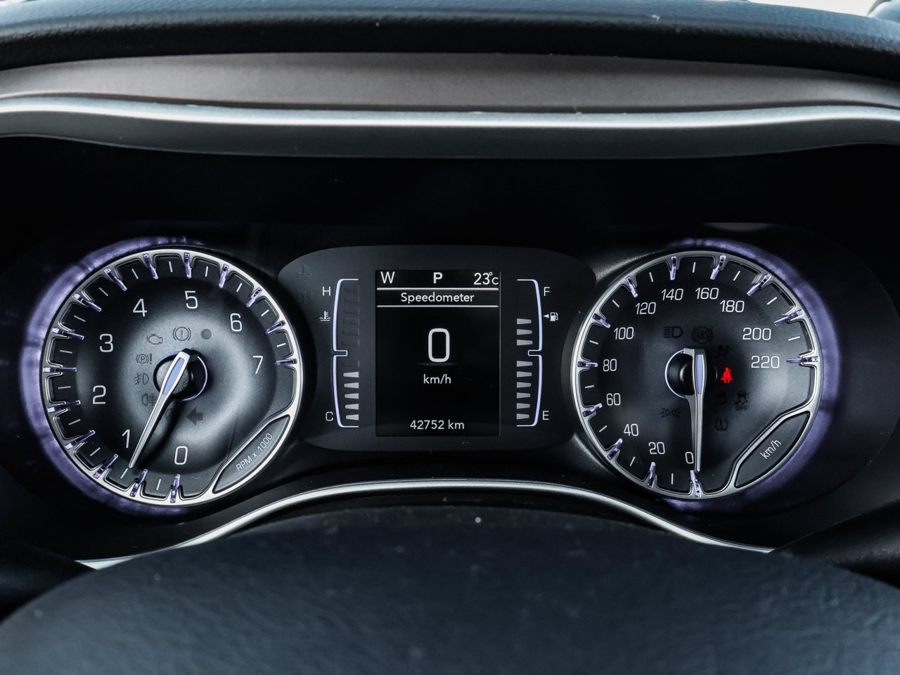 2024 Chrysler Grand Caravan SXT 2WD White Sherwood Park - photo #23