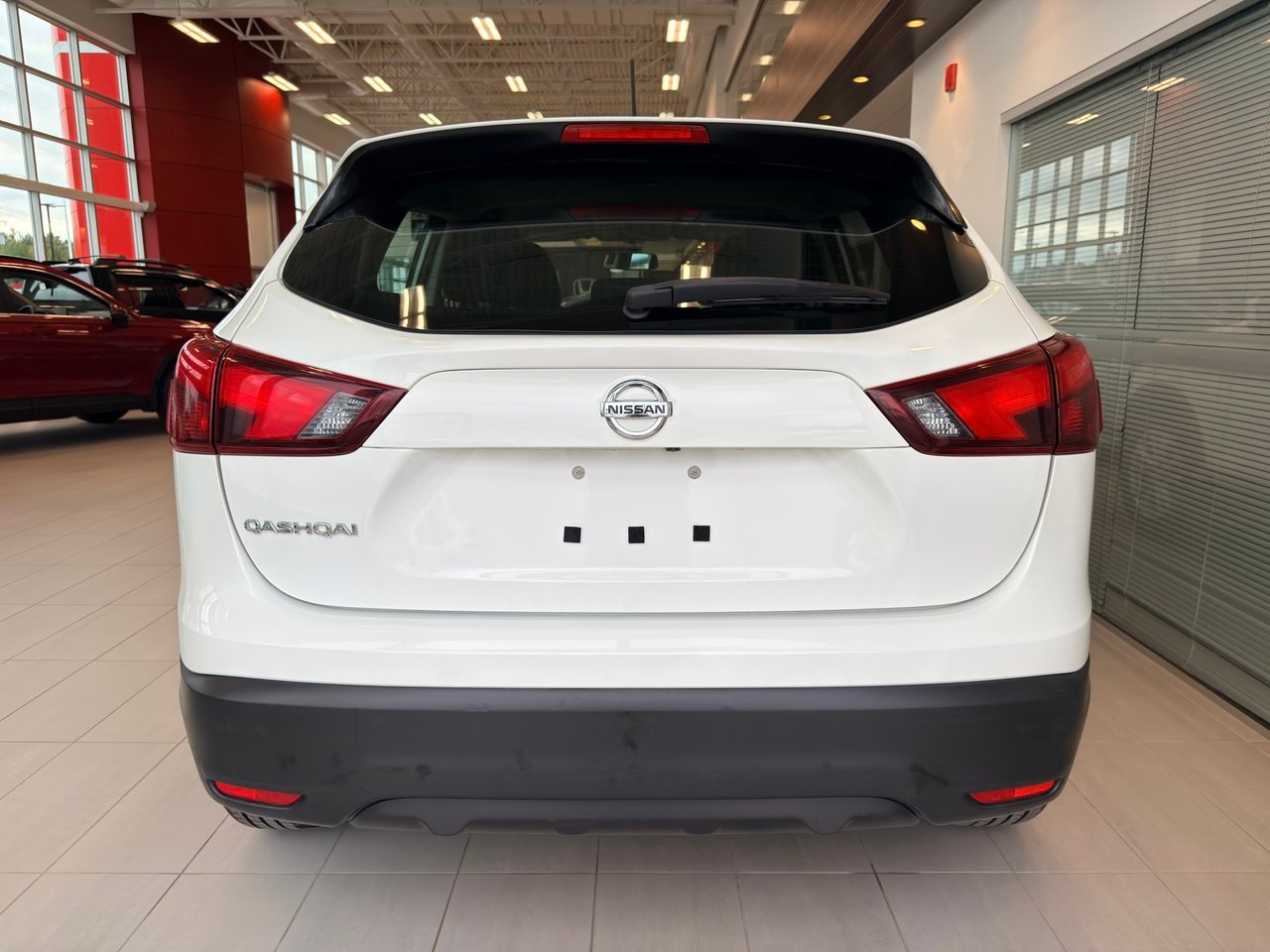 2018 Nissan Qashqai White Notre-Dame-des-Prairies - photo #8