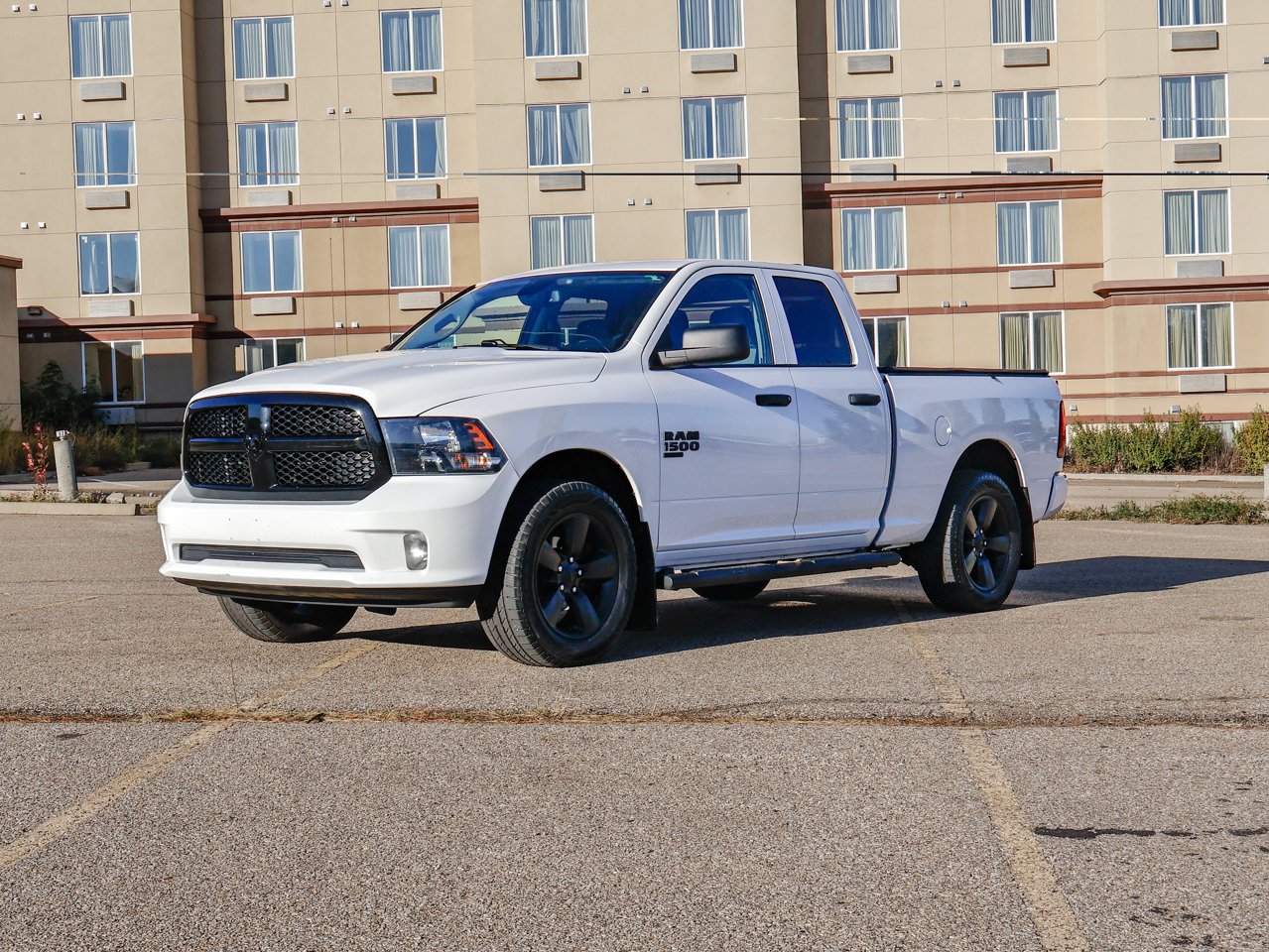 2022 Ram 1500 Classic Express 4x4 Quad Cab 6'4 Box White Sherwood Park - photo #3