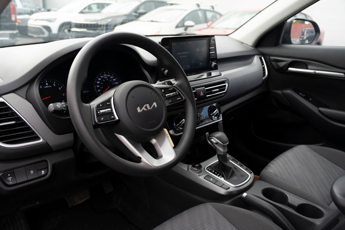 Kia Seltos 2023 Gris Gatineau - photo #9