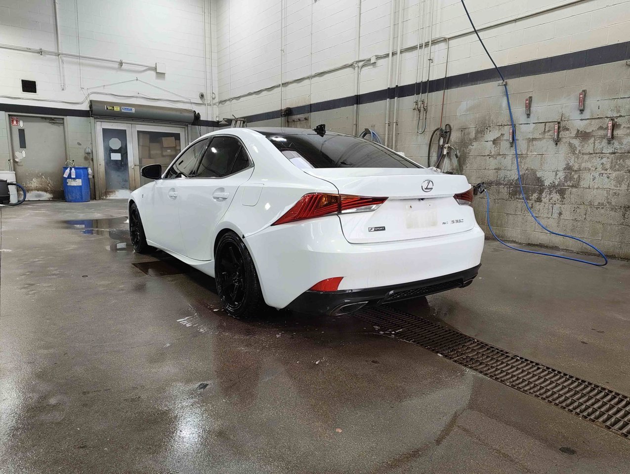 2017 Lexus IS 350 4dr Sdn AWD White Sherwood Park - photo #4