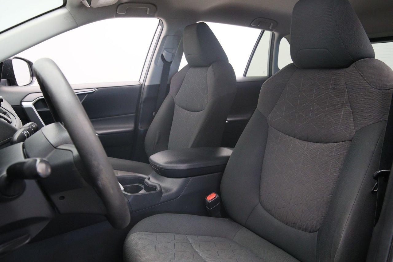 2020 Toyota RAV4 LE Grey Baie-Comeau - photo #5