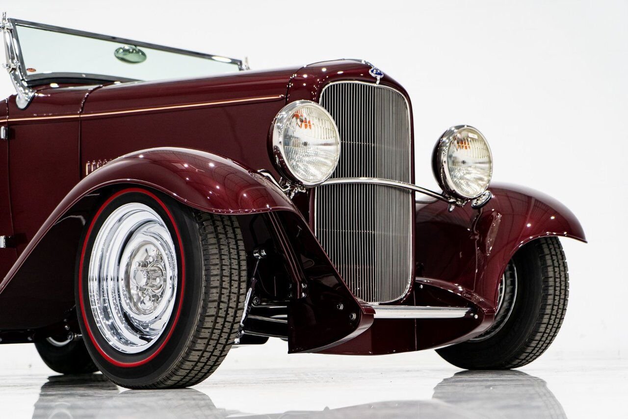 Ford Highboy Lobeck creation spectacular presentation **PRICE IN USD** 1932 Rouge Montréal - photo #4