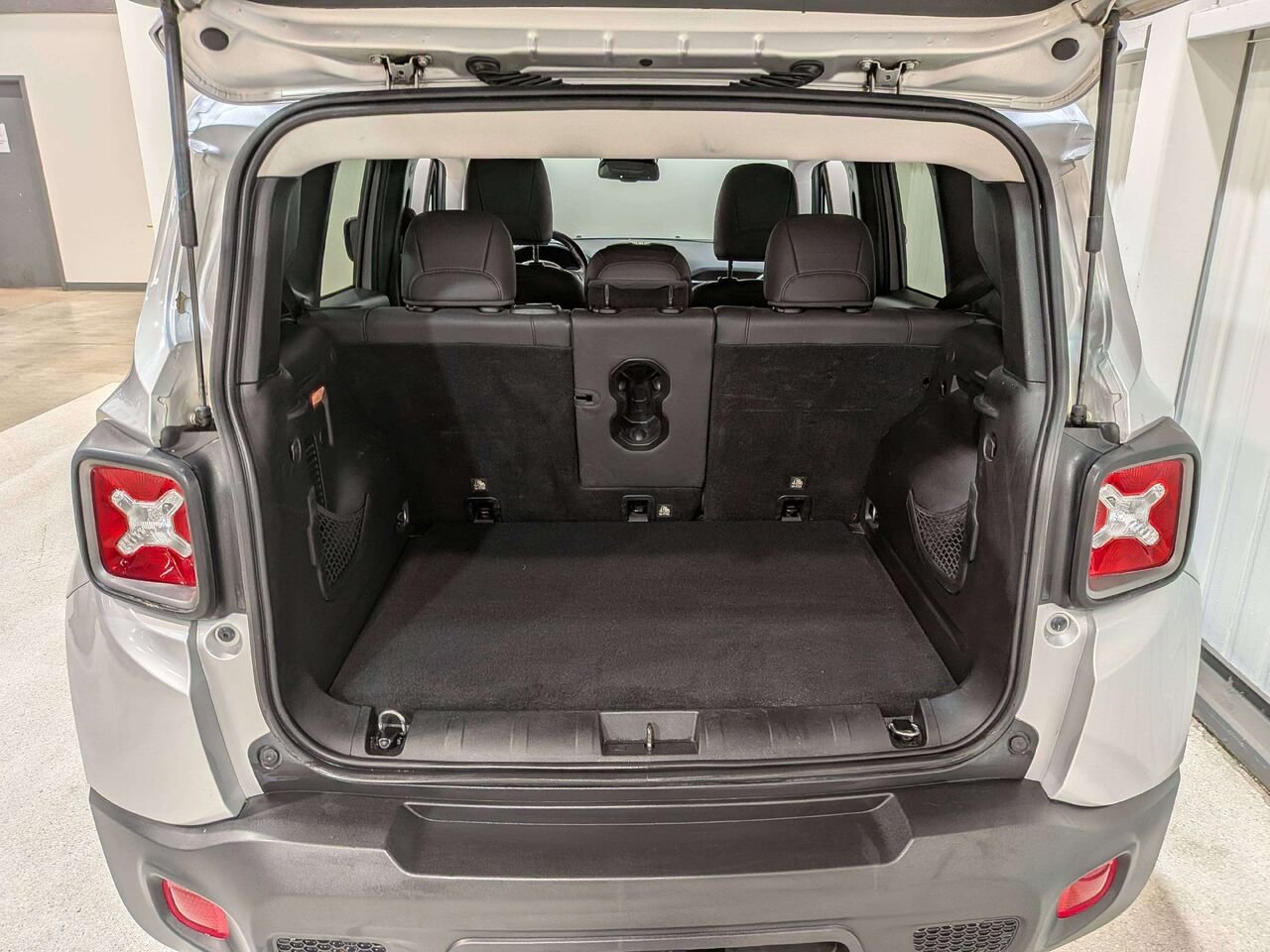 2019 Jeep Renegade Limited 4x4 Silver Val-David - photo #8