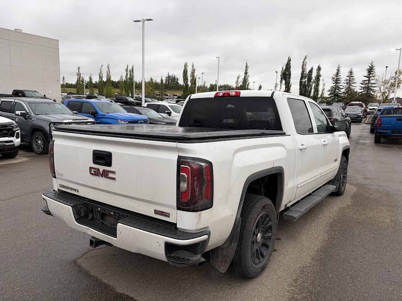 2017 GMC Sierra 1500 4WD Crew Cab 143.5 SLT White Sherwood Park - photo #4