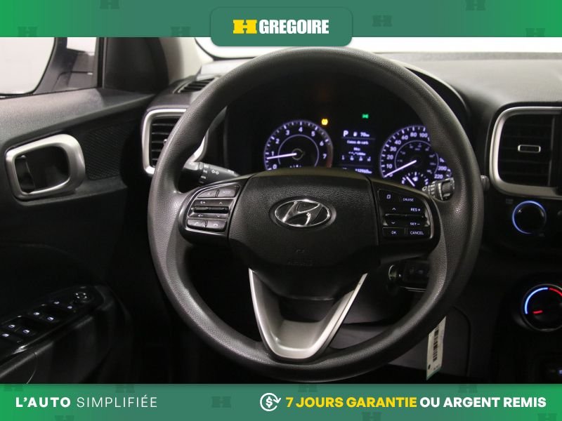 2022 Hyundai Venue White Saint-Léonard - photo #18