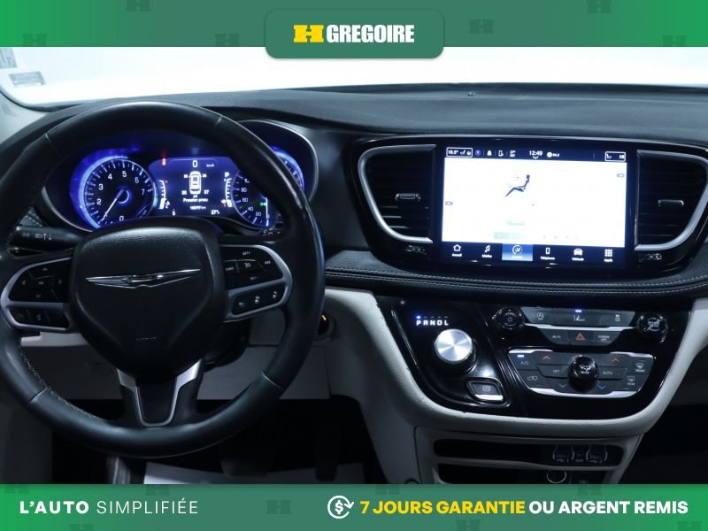 2022 Chrysler Pacifica Grey Laval - photo #17