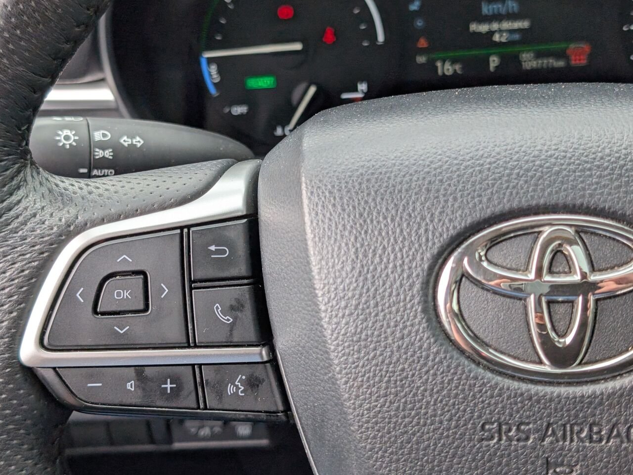 Toyota Sienna XLE/SIÈGES CHAUFFANTS/VOLANT CHAUFFANT/TOIT OUVRANT/SIÈGES EN CUIR/BLUETOOTH/AC BIZONE 2025 Argent Sherbrooke - photo #13