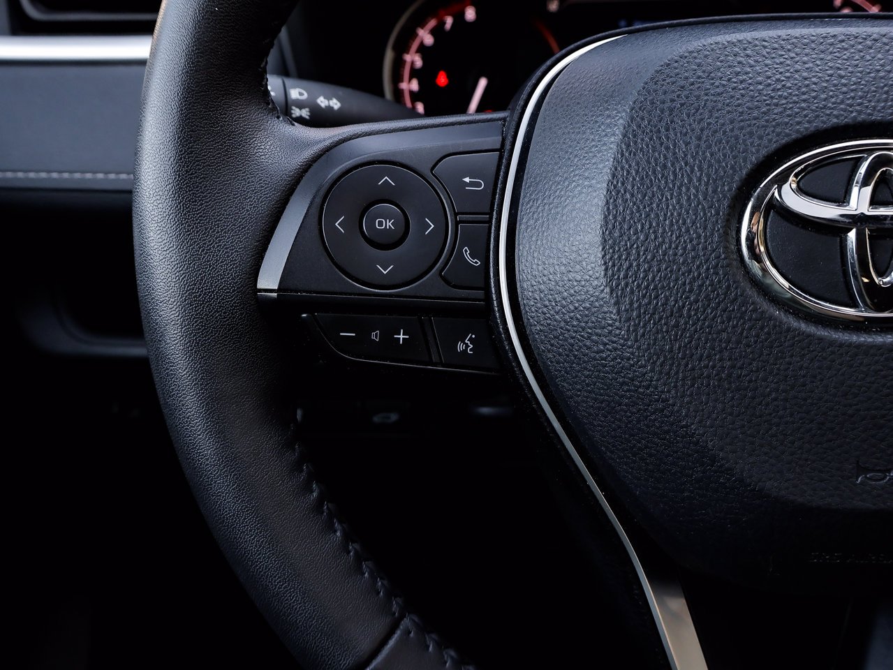 2024 Toyota RAV4 XLE AWD White Sherwood Park - photo #20