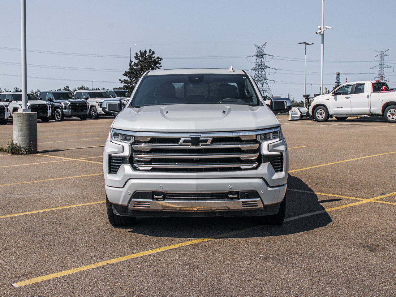 2023 Chevrolet Silverado 1500 4WD Crew Cab 147 High Country White Sherwood Park - photo #2