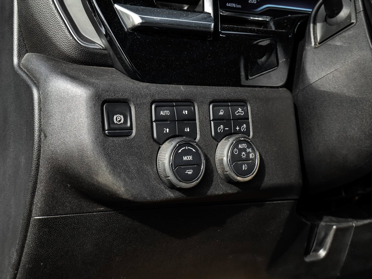 2024 Chevrolet Silverado 2500HD 4WD Crew Cab 159 LT Grey Sherwood Park - photo #19
