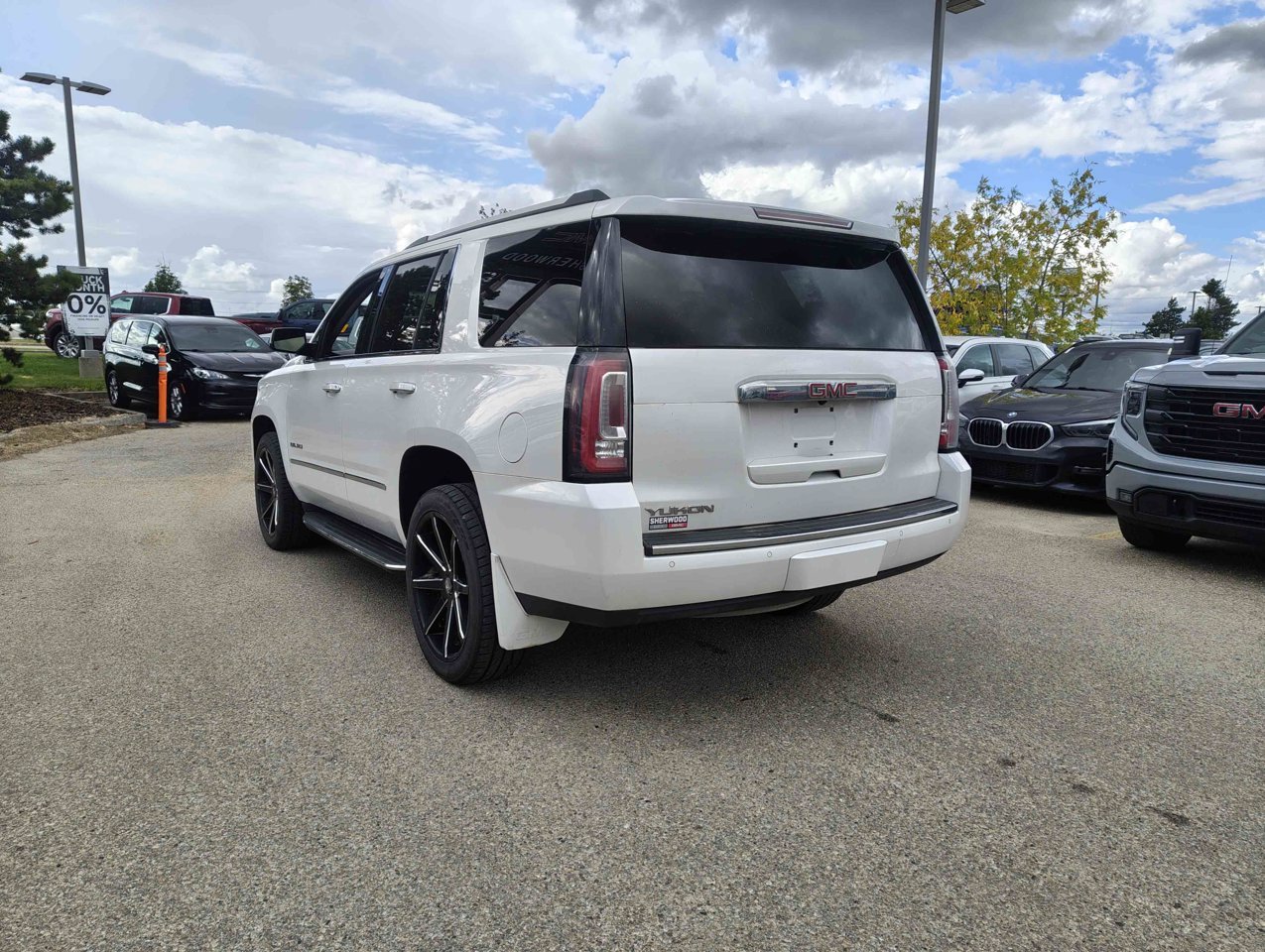 2018 GMC Yukon 4WD 4dr Denali White Sherwood Park - photo #4