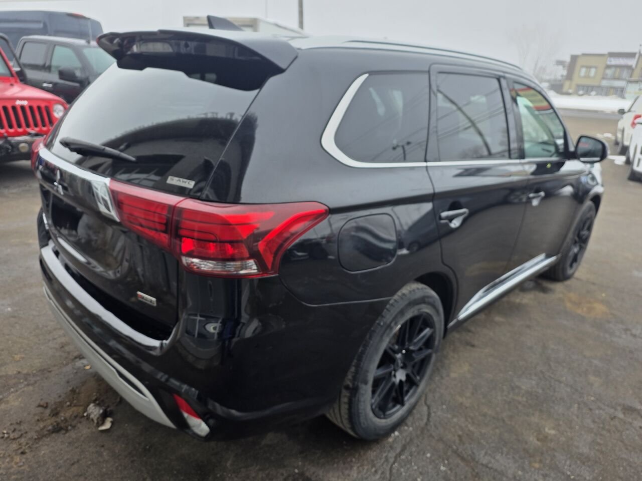 2021 Mitsubishi Outlander Plug-In Hybrid Black  - photo #5