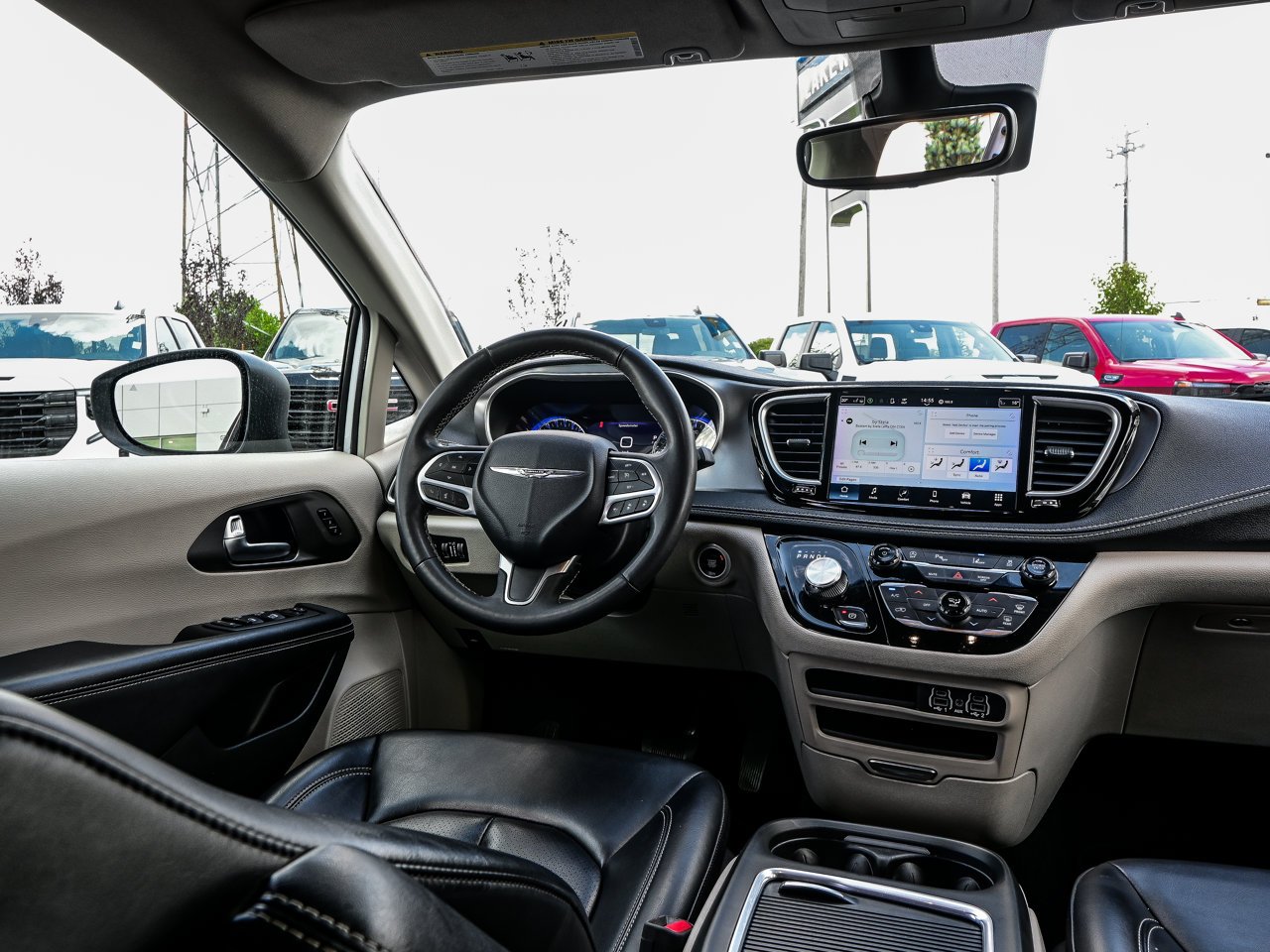 2023 Chrysler Pacifica Touring L AWD White Sherwood Park - photo #24