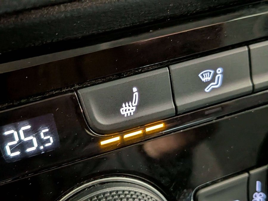 2024 Volkswagen Taos Comfortline 4MOTION Black