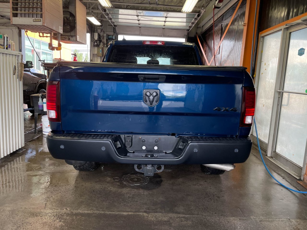 Ram 1500 Classic WARLOCK CREW 4X4 *CARPLAY* GR COMMODITÉ GR LUXE 2021 Bleu Saint-Jérôme - photo #5