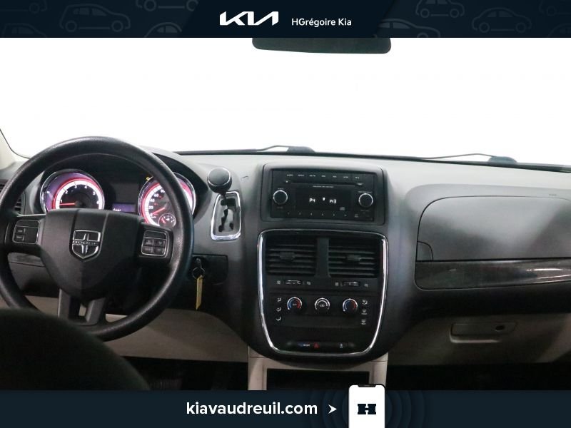 2015 Dodge GR Caravan Grey Laval - photo #16