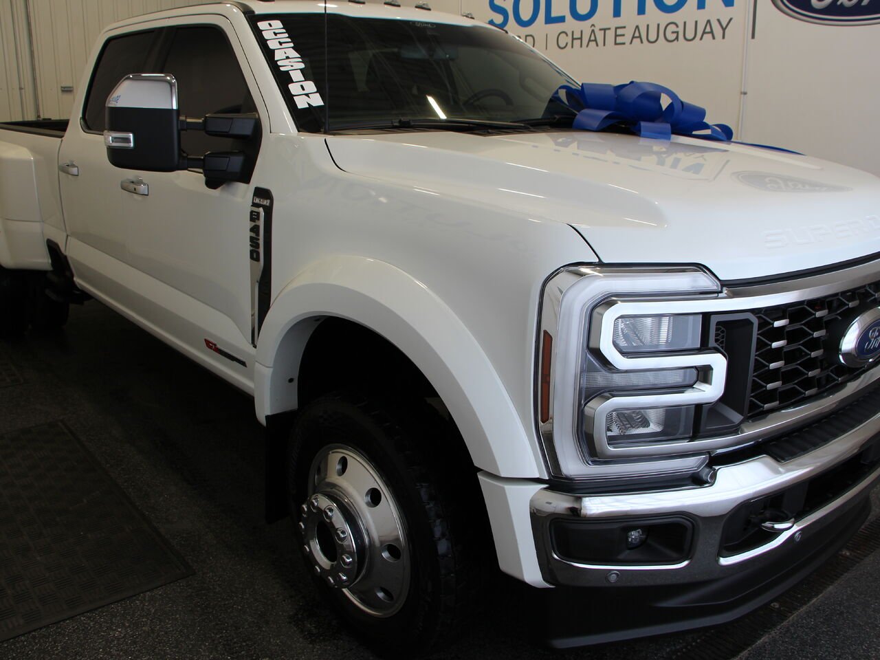 Ford Super Duty F-450 DRW King Ranch cabine 6 places 4RM caisse de 8 pi 2024 Blanc Châteauguay - photo #3