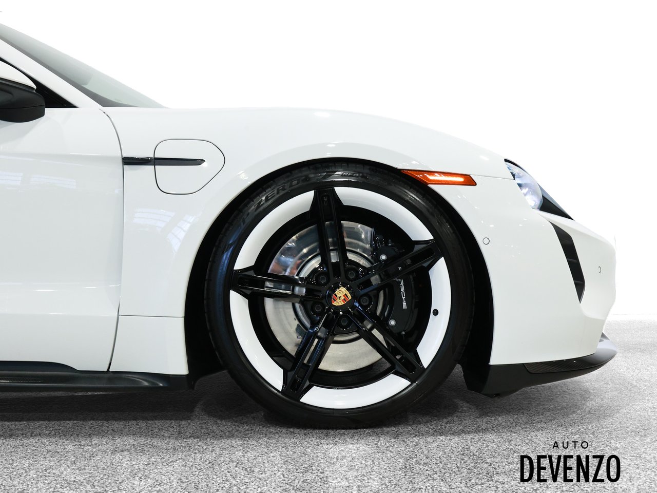 Porsche Taycan 2023 Blanc Saint-Eustache - photo #4
