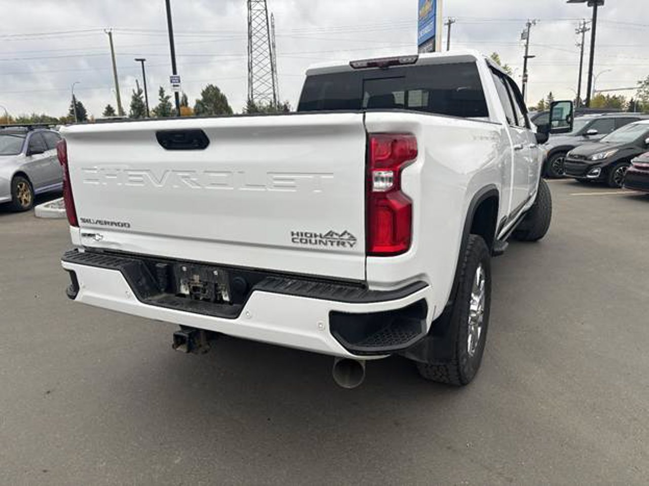 2024 Chevrolet Silverado 3500HD 4WD Crew Cab 159 High Country White Sherwood Park - photo #4