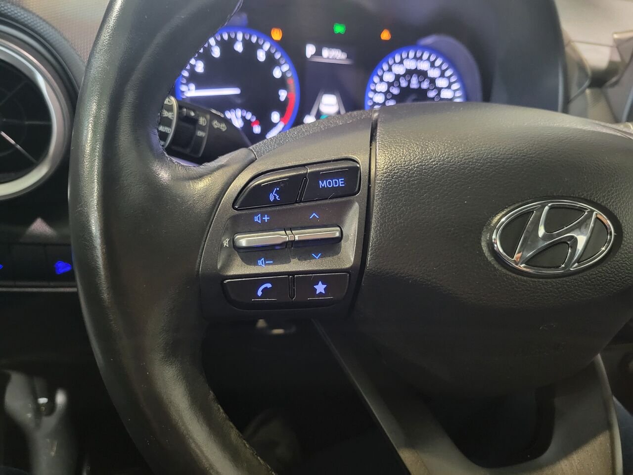 2022 Hyundai Kona White  - photo #15
