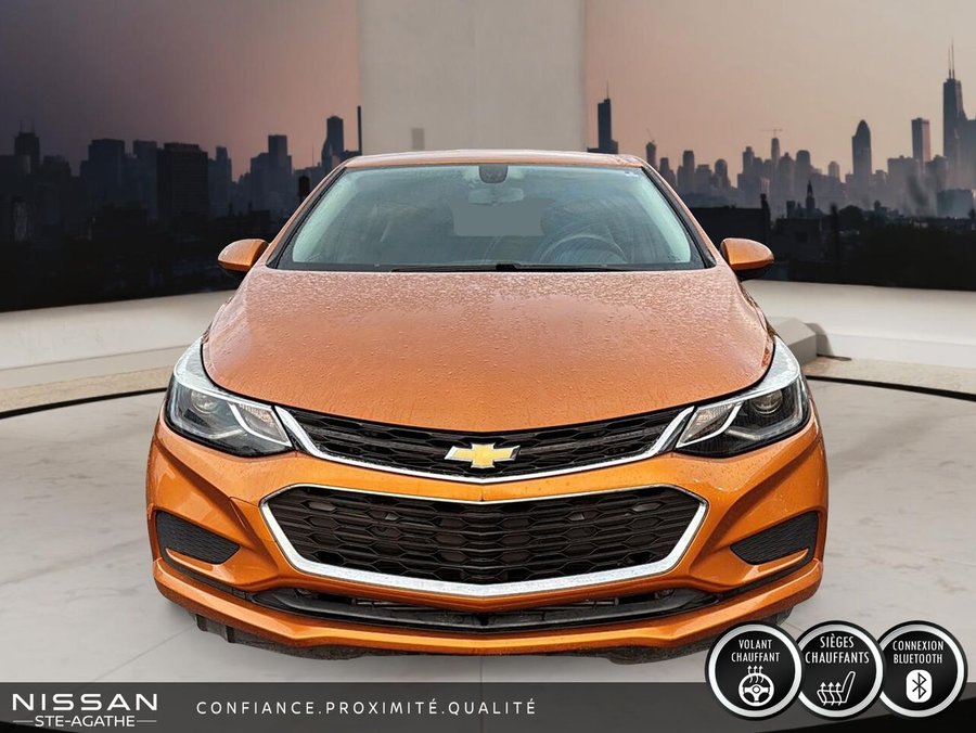 Chevrolet Cruze LT TURBO À HAYON | BAS KILOMÉTRAGE | SIÈGES CHAUFFANTS | CAMÉRA DE RECUL 2017 Orange