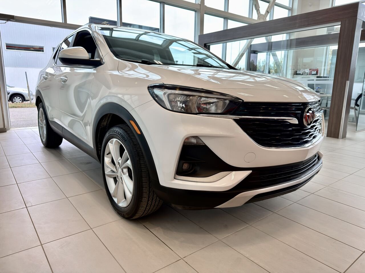 2021 Buick Encore GX White Notre-Dame-des-Prairies - photo #6
