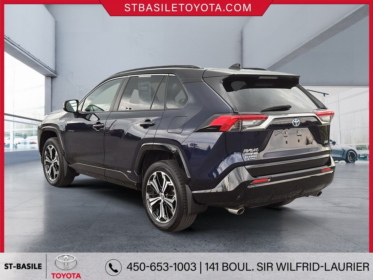 TOYOTA RAV4 PRIME 2024 Bleu héliographique avec toit noir Saint-Basile-le-Grand - photo #6