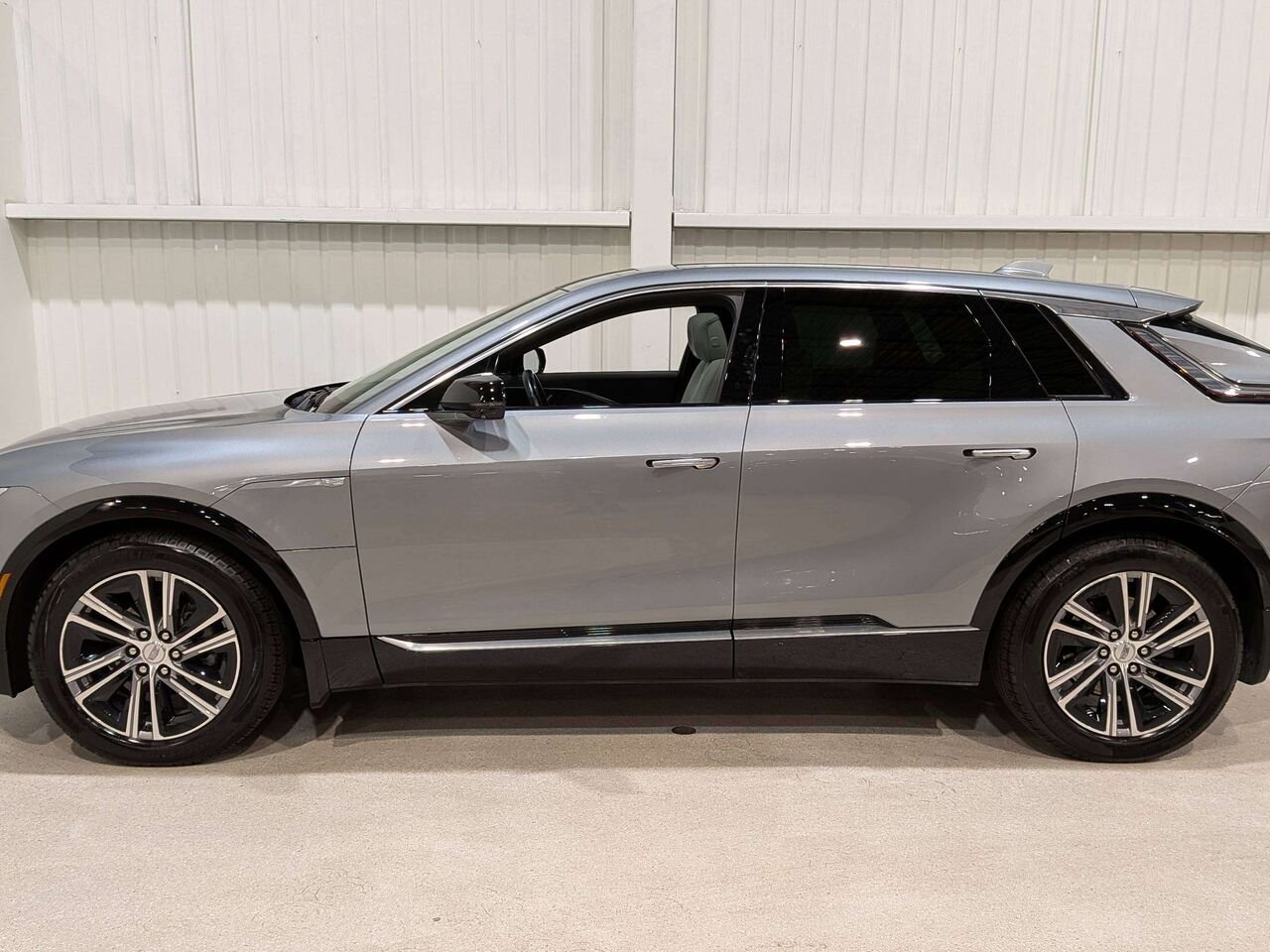 2024 Cadillac LYRIQ 4dr Luxury w/1SD Grey Val-David - photo #4