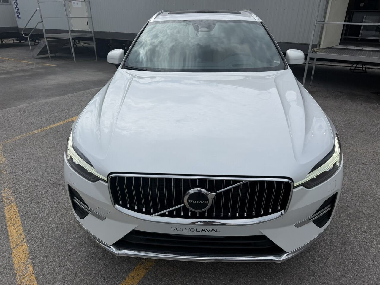 2023 Volvo XC60 B6 Ultimate AWD White Laval - photo #4